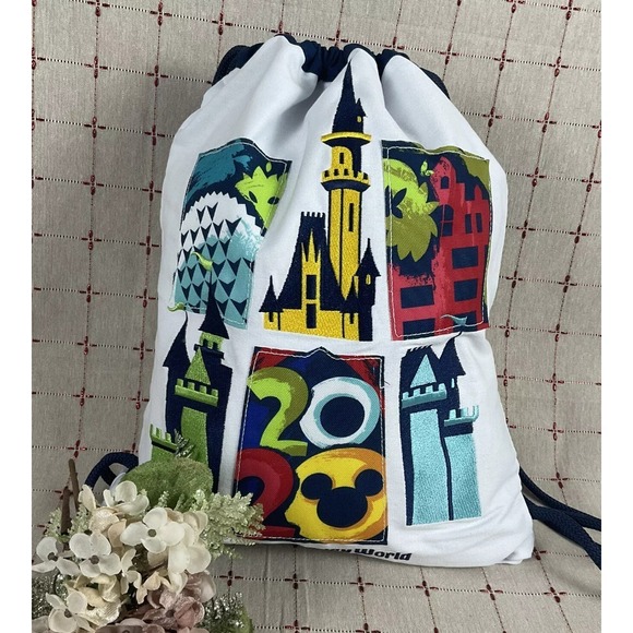 Disney World 2020 Castle Drawstring Backpack Travel Bag Souvenir Cinch‎ Sack - Picture 1 of 8